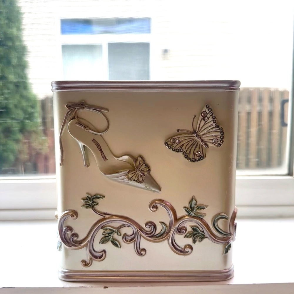 Bed Bath And Beyond Haute Couture Jeweled Ivory Tissue Box Cover